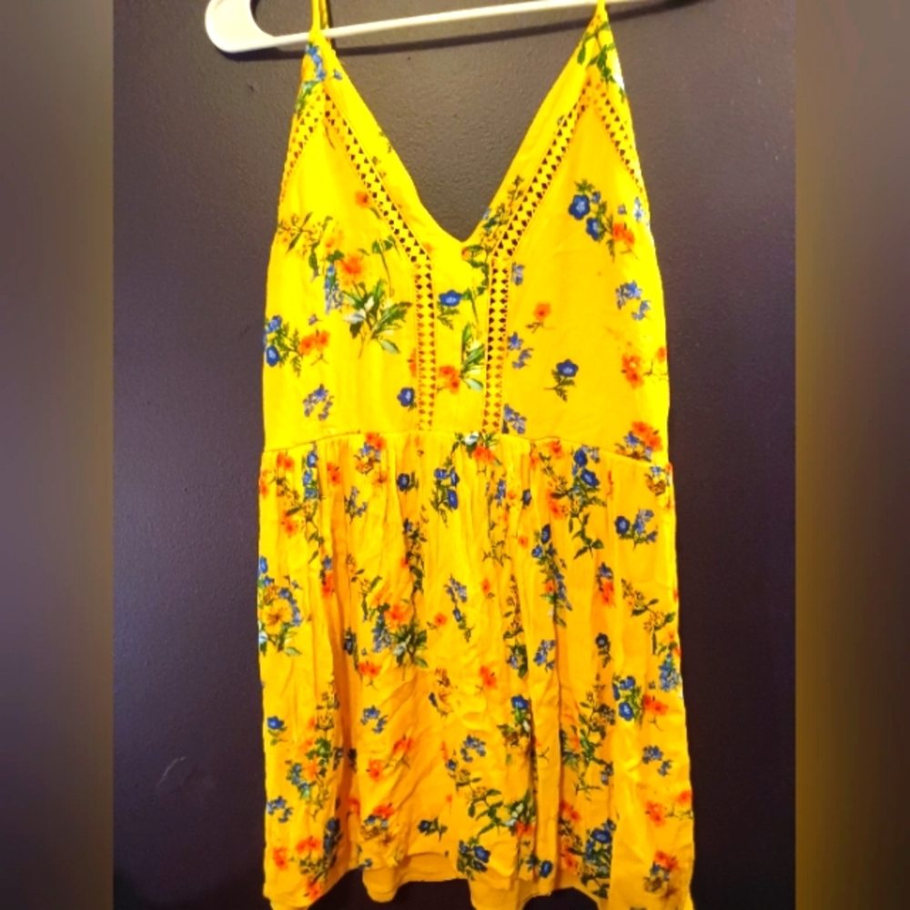 Cute lil yellow sundress ☀️